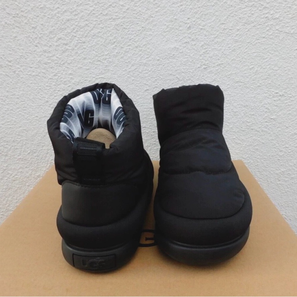 UGG Classic Maxi Mini Ankle Boots. Black. Like New Condition Size 8